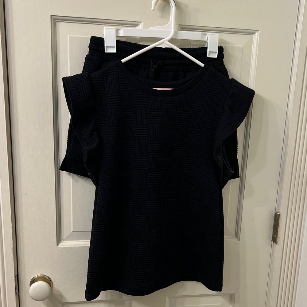 Boutique Black Textured set